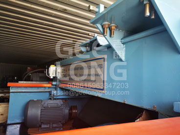 GeeLong mengekspor debarker kayu log dan veneer cutter dan veneer patching machine ke luar negeri