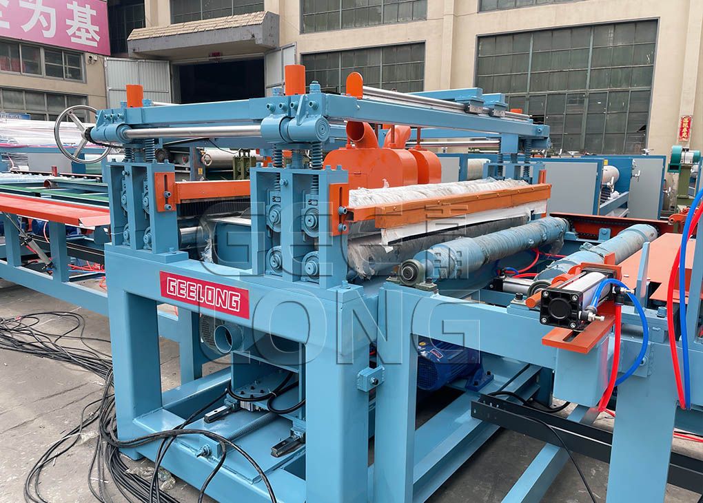 China GEELONG roller type plywood edge cutting saw machine